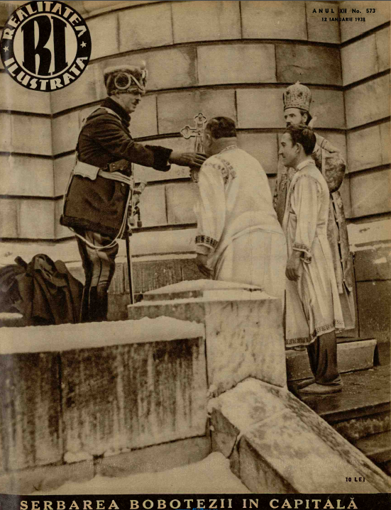 Regele Carol al II-lea primește crucea de la credincios
