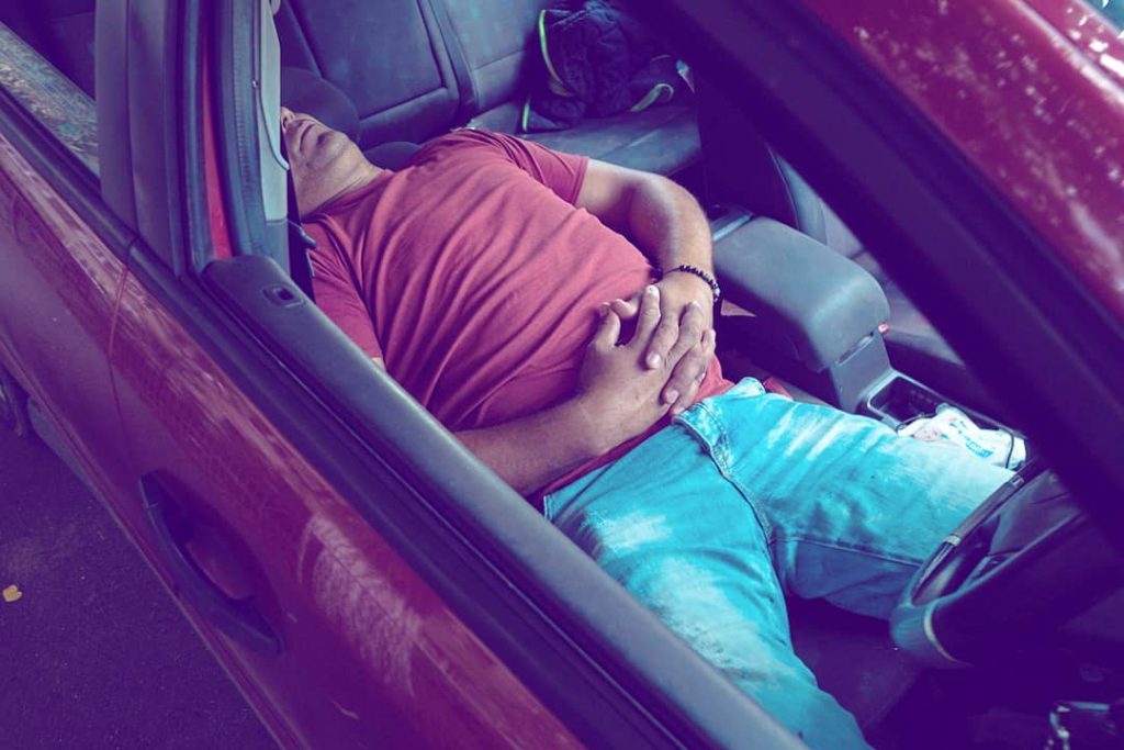 dormind în mașină în Berceni